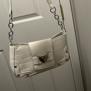 Y2K bag/purse White with a cute heart on it